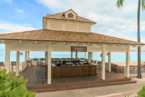 A beach bar with a view of the ocean.